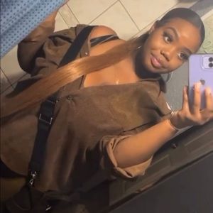 Meet your Posher, Anaya